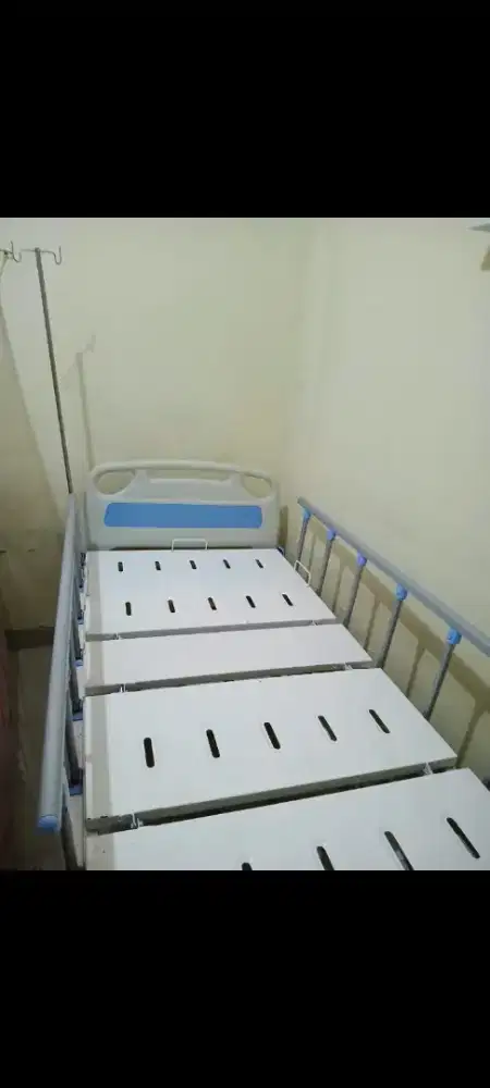 Ranjang pasien dijual