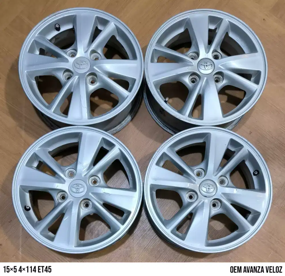 Jual velg original avanza veloz ring 15 kondisi siap pakai