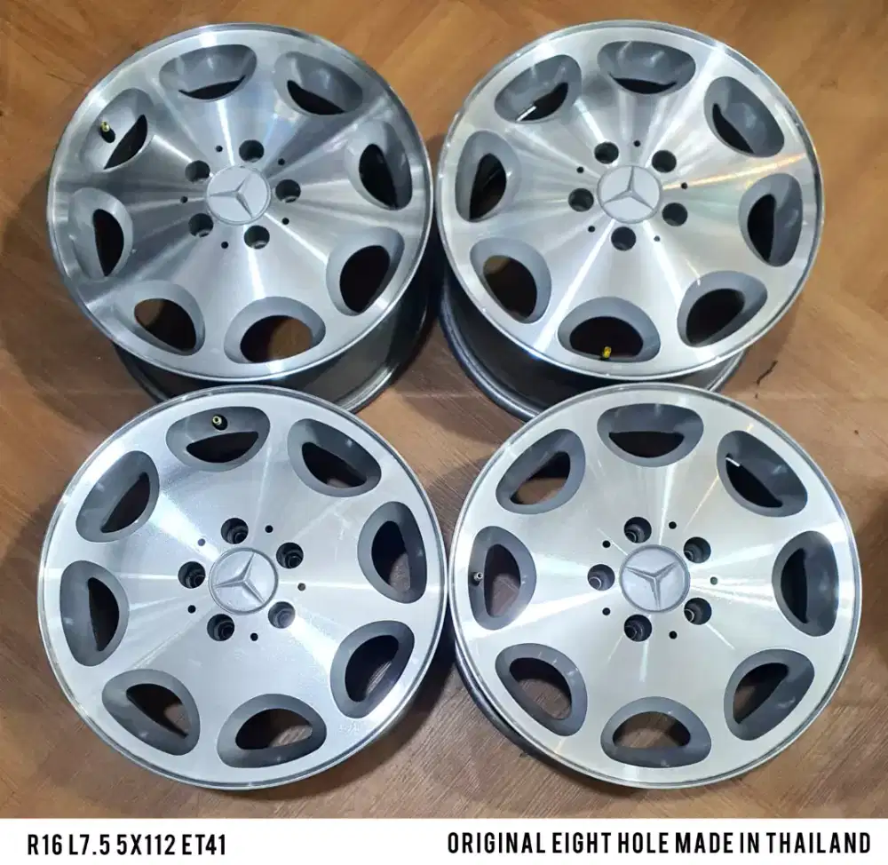 Jual velg original eight hole ring 16 kondisi mulus siap pakai