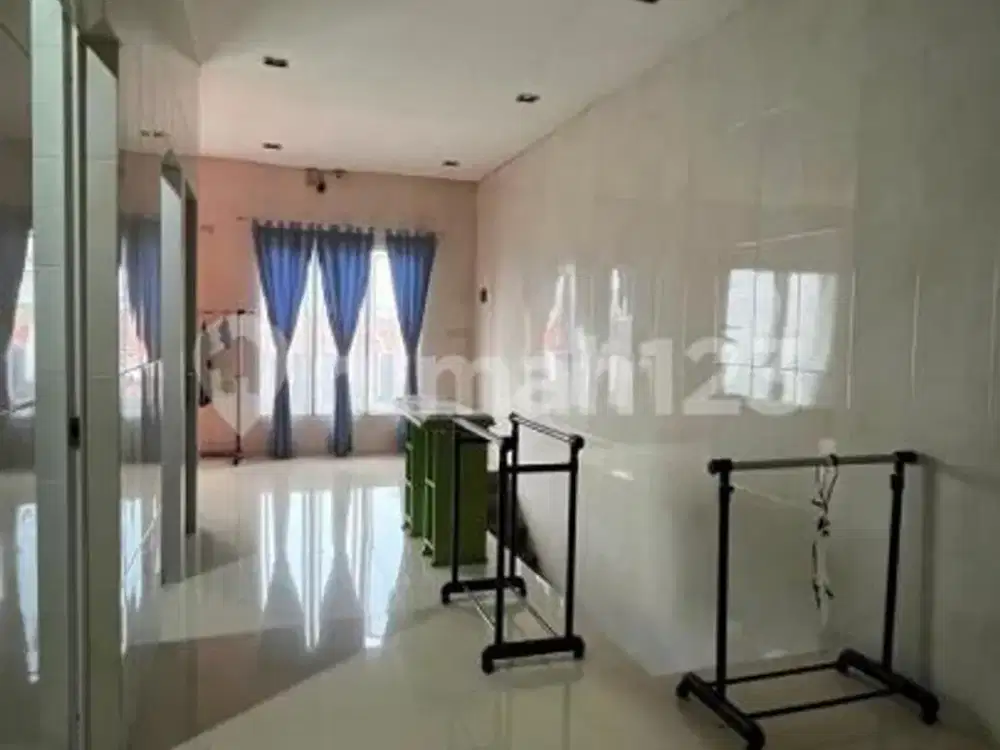 Dijual Rumah bagus Taman Palem Lestari furnished
