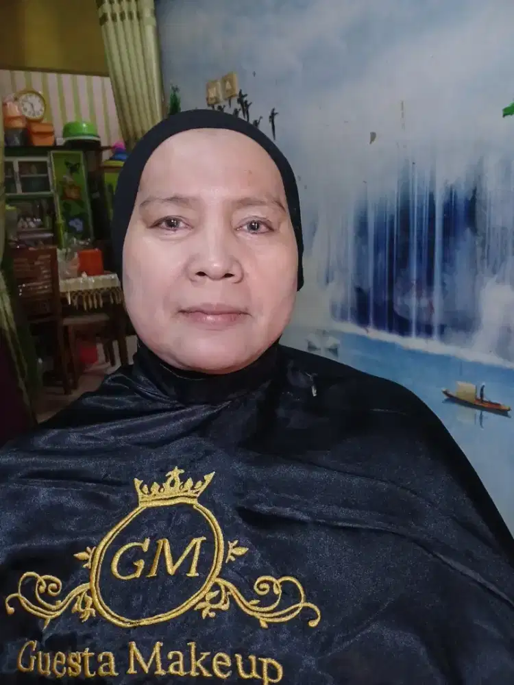 Menerima jasa make up