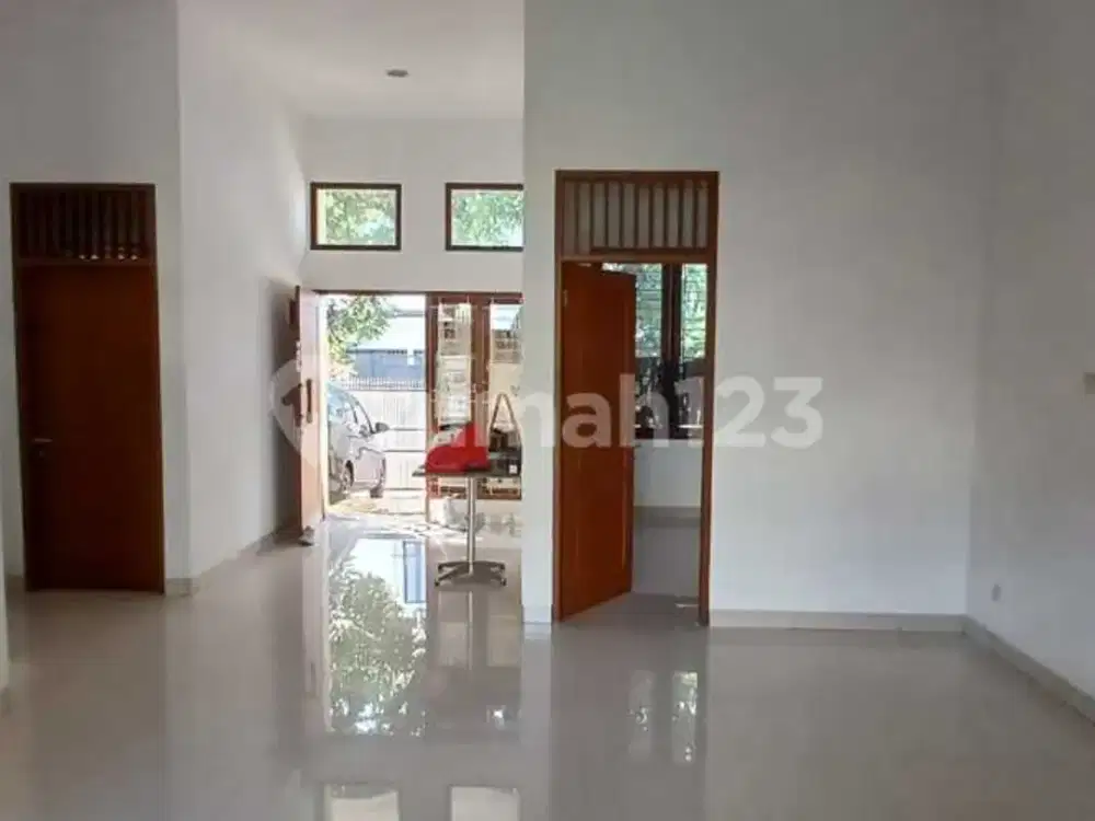 Dijual rumah terawat di Kav DKI, Jakarta Barat