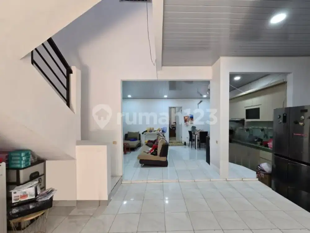 Rumah bagus taman surya 4br hadap selatan