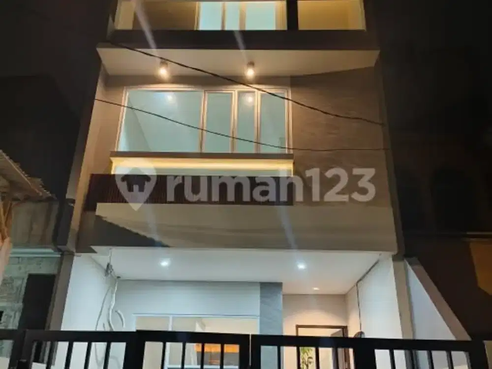 Rumah Baru 3 Lantai di Duri Kepa Minimalis Modern Style