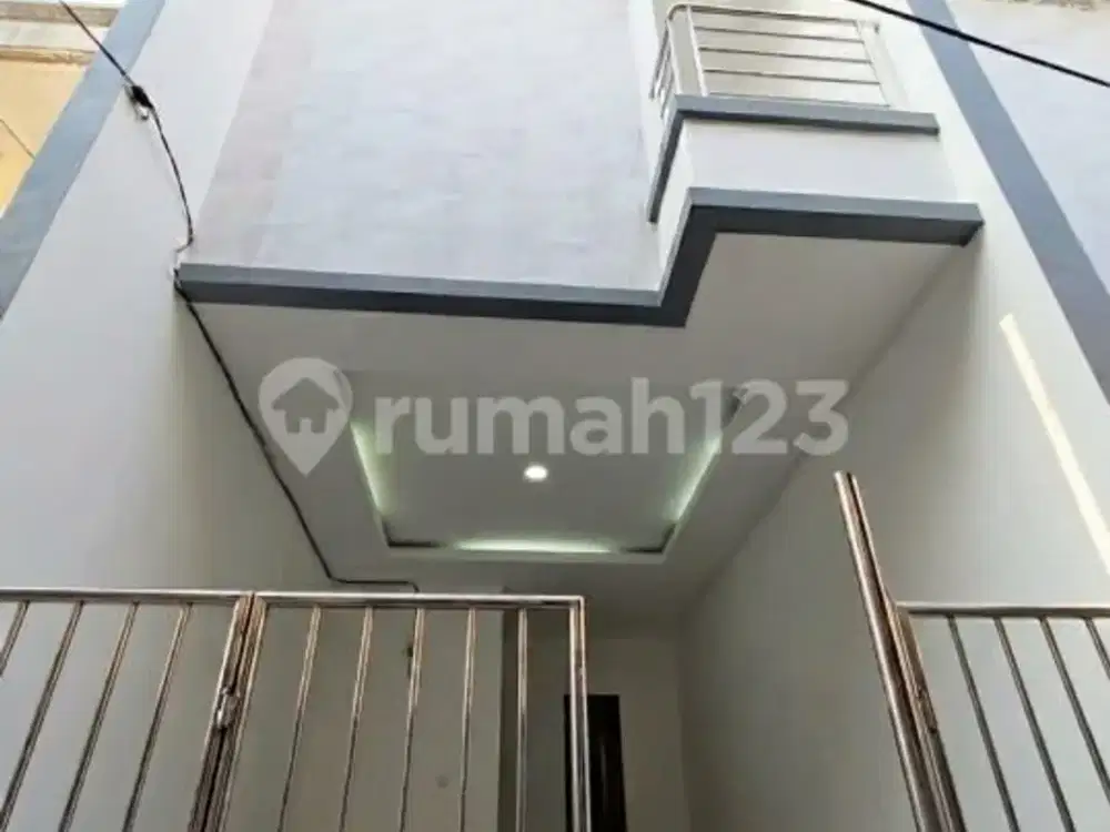 Rumah Baru 3 Lantai 2 Unit Akses Jalan 1 Mobil di Tanjung Duren