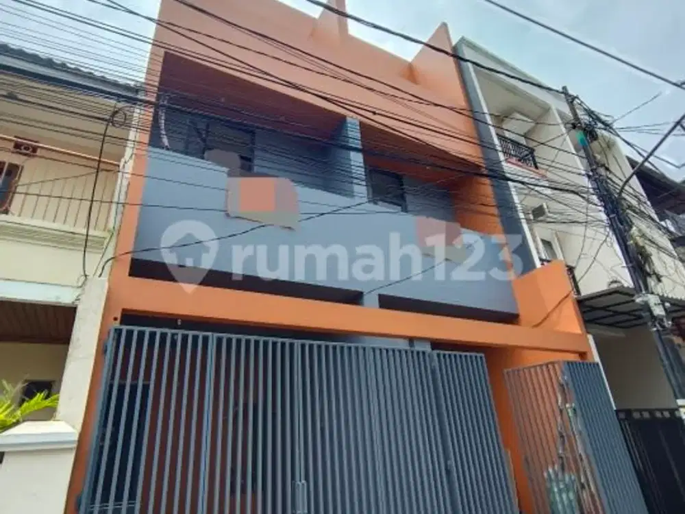 Rumah Baru 3 Lantai di Tanjung Duren Posisi Strategis Dekat Central Park dan Mall Taman Anggrek