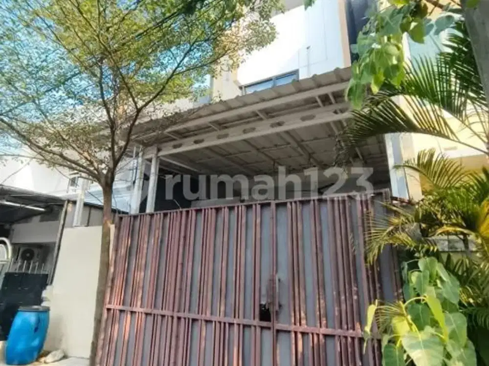 Rumah Modern Minimalis Style Facade Model Skandinavia 3 Lantai Akses Jalan 2 Mobil Lega