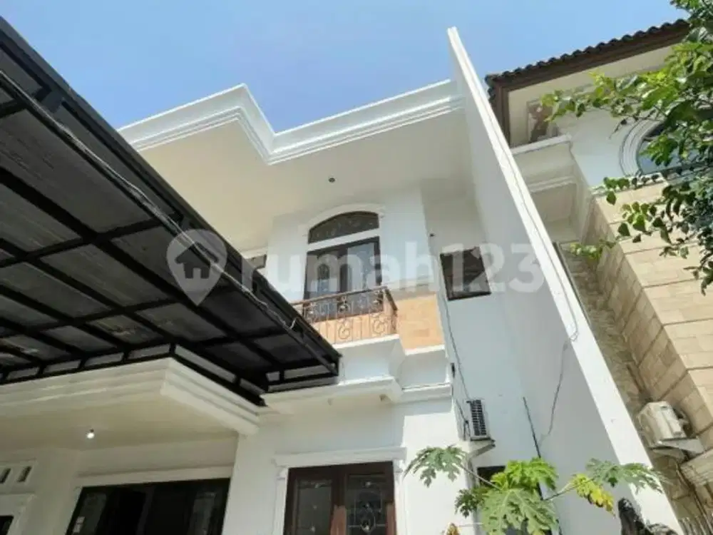 Rumah bagus mewah semi furnisdes SHM taman surya jakbar