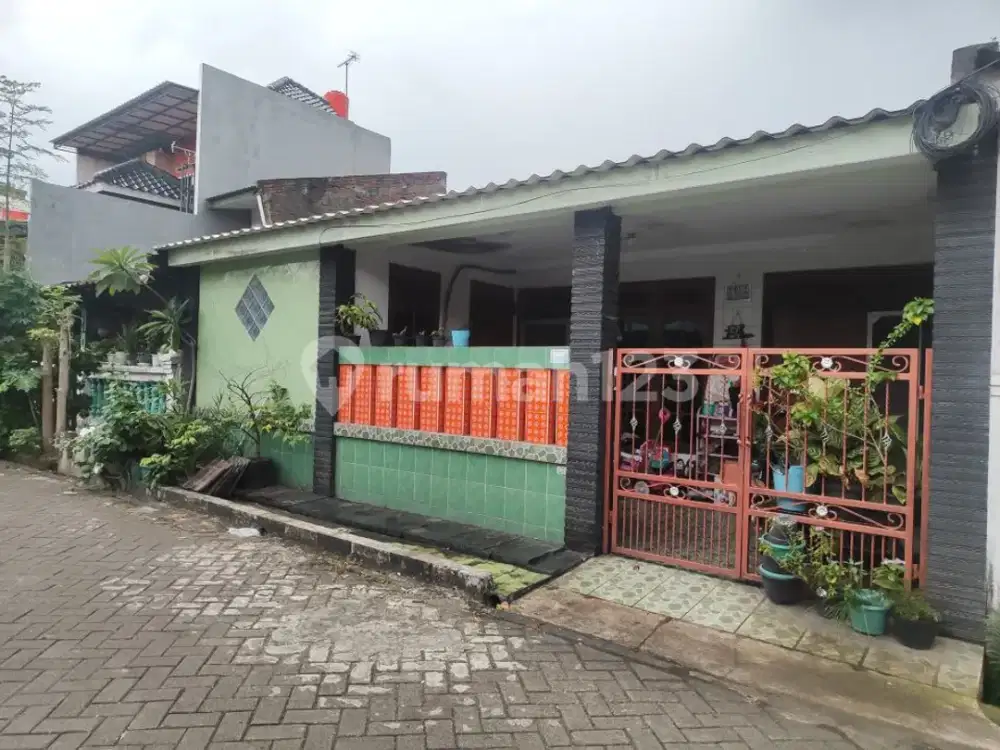jual rumah bagus terawat SHM cipondoh