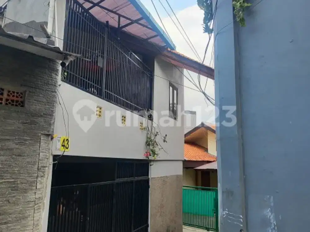 Jual rumah bagus terawat siap huni bebas banjir di kemanggisan