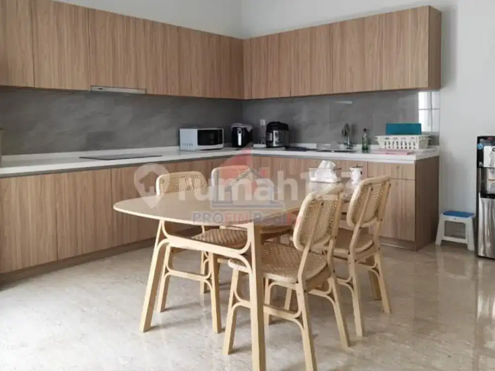 Jual Rumah bagus megah alam sutra winona ada lift
