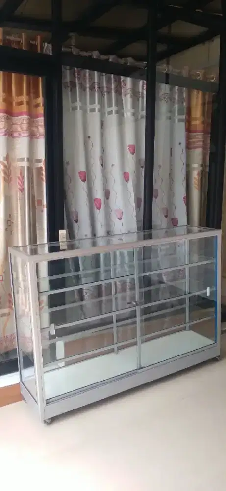 Etalase dan rak 9 kotak