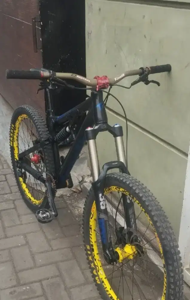 Sepeda enduro transition