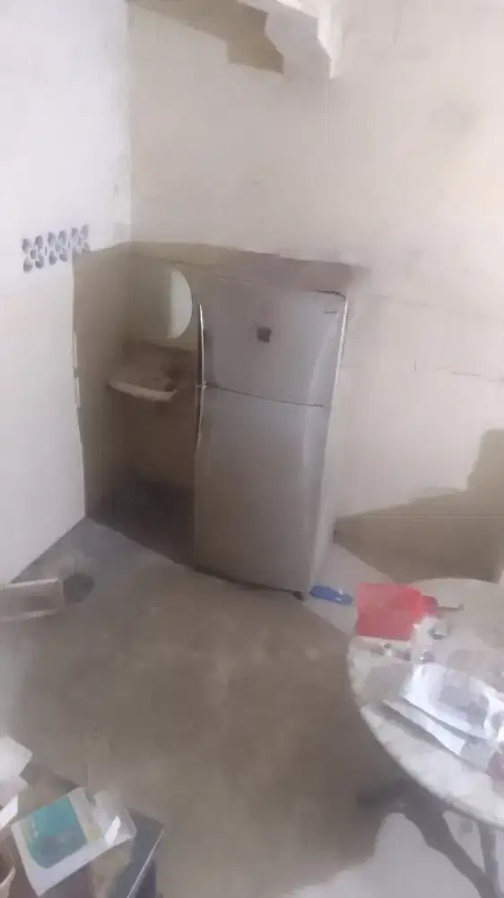Dijual kulkas Sharp 2pintu.