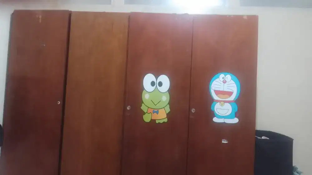 Jual lemari kayu jati. 4pintu. Kondisi bagus