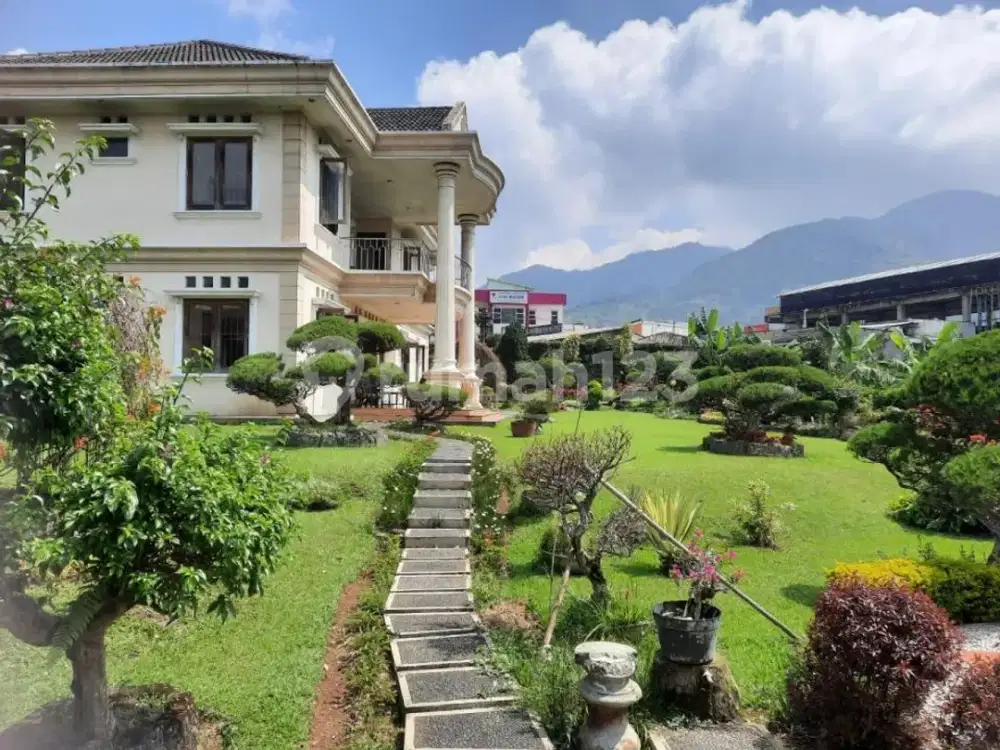 Villa Puncak Cipanas Cimacan dengan Kolam Renang dan View Gunung