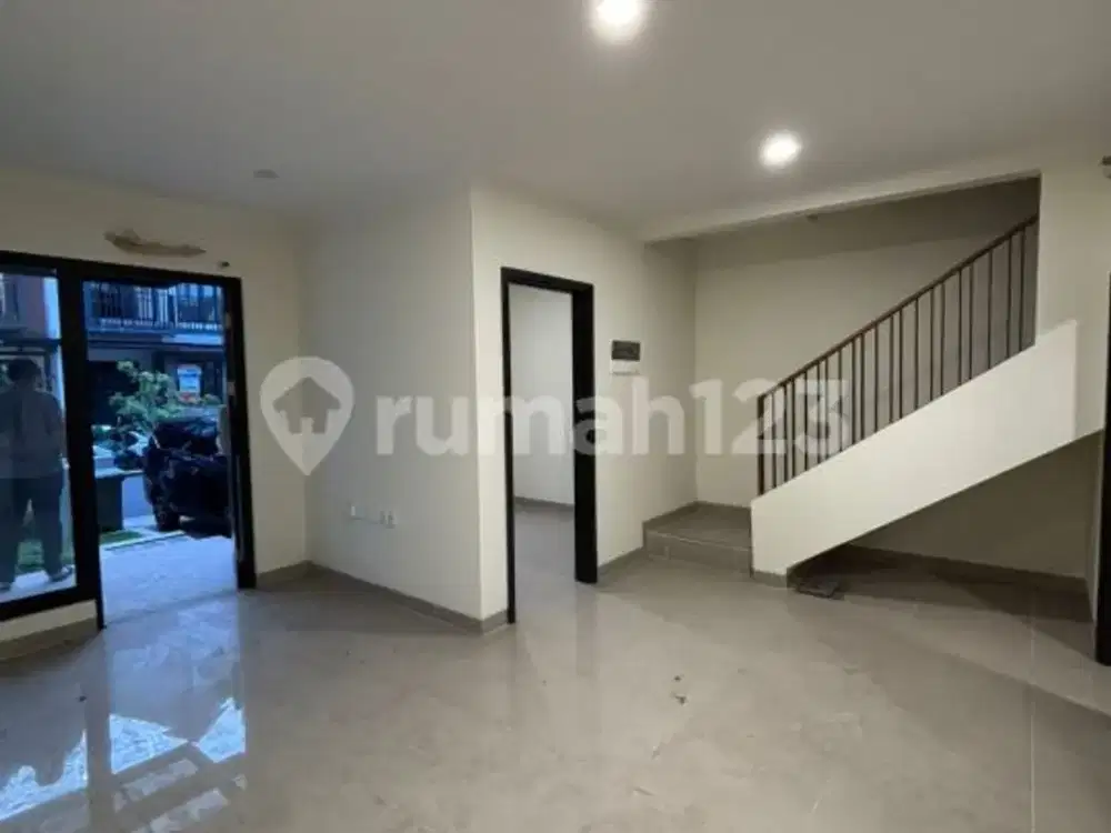 Dijual Rumah Leonora Gading Serpong 3 Lantai Attic Room