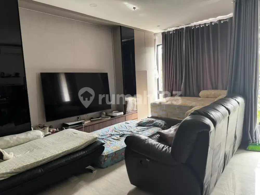Dijual Llyod 2 Br Full Furnished Tower B