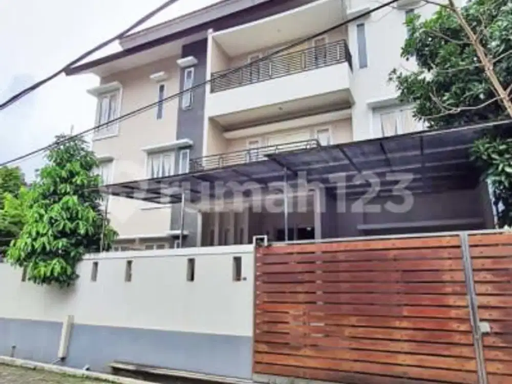Dijual Rumah Posisi Hook Kebon Jeruk Indah murah