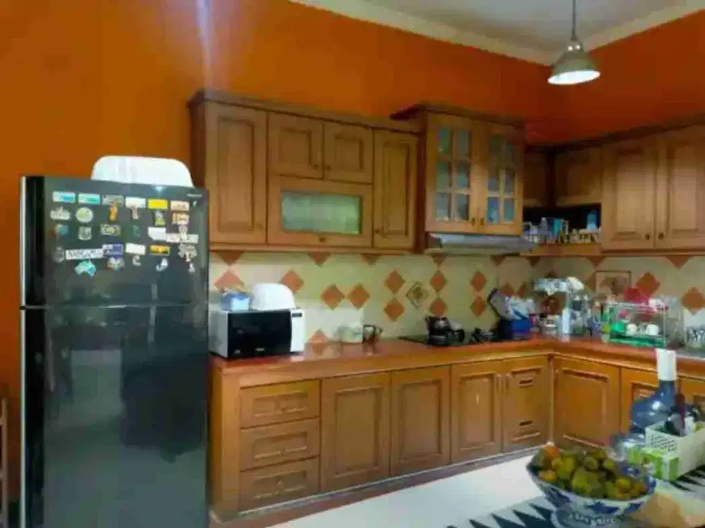 RUMAH ASRI TENGAH KOTA DI JL MUGAS BARAT MUGASSARI SEMARANG SELATAN