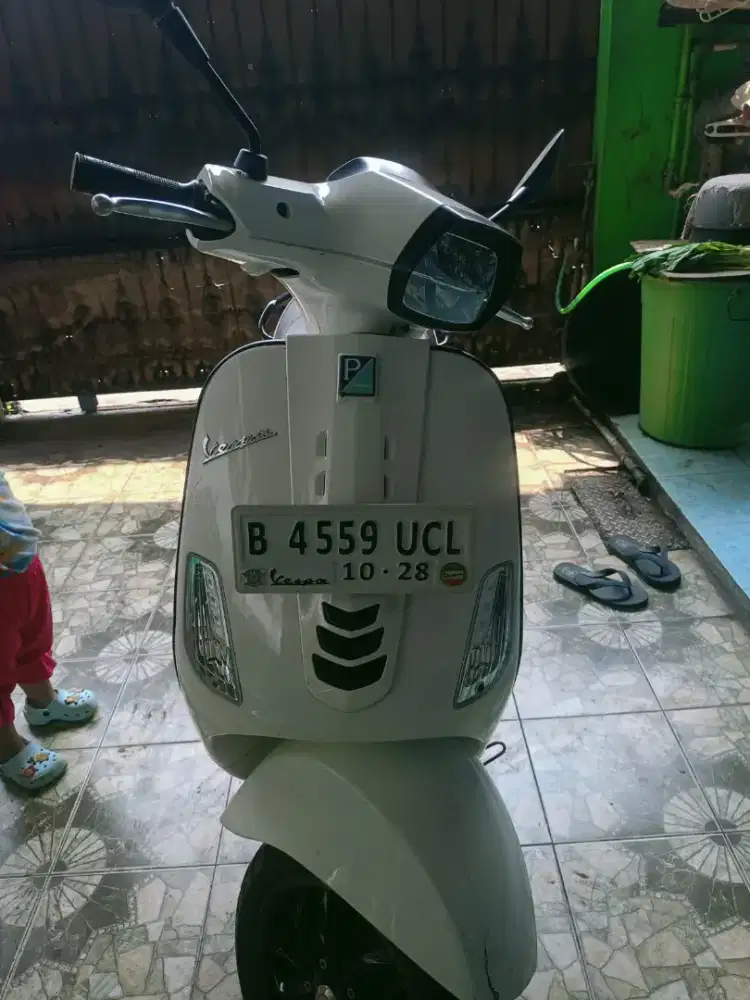 vespa putih 125
