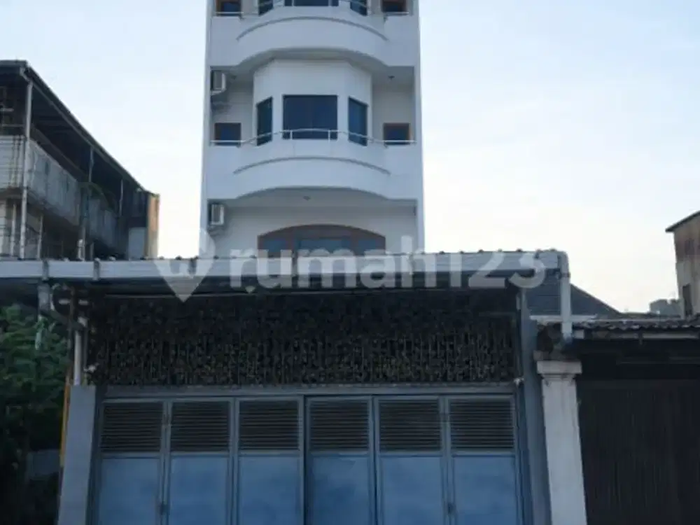 Rumah 4.5 Lantai Semifurnished Terawat di Tambora Area Jakbar