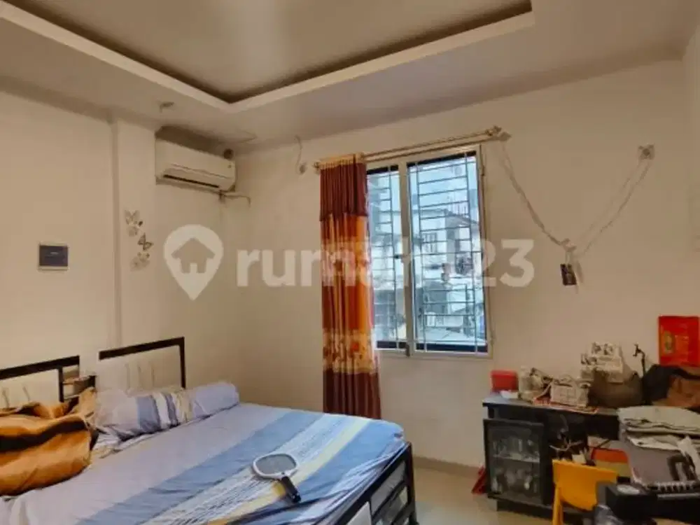 Rumah Siap Huni di Jelambar 3 Lantai Cocok untuk Tinggal dan Usaha
