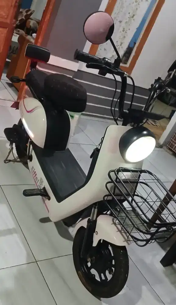 Sepeda listrik Merk Voxa Eiffel