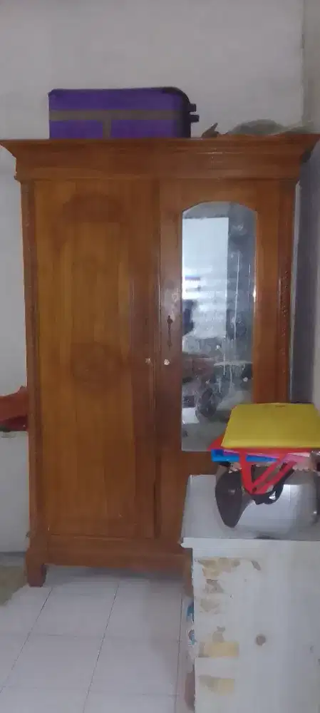 Lemari kayu jati