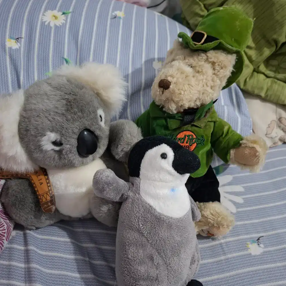 Boneka-boneka impor