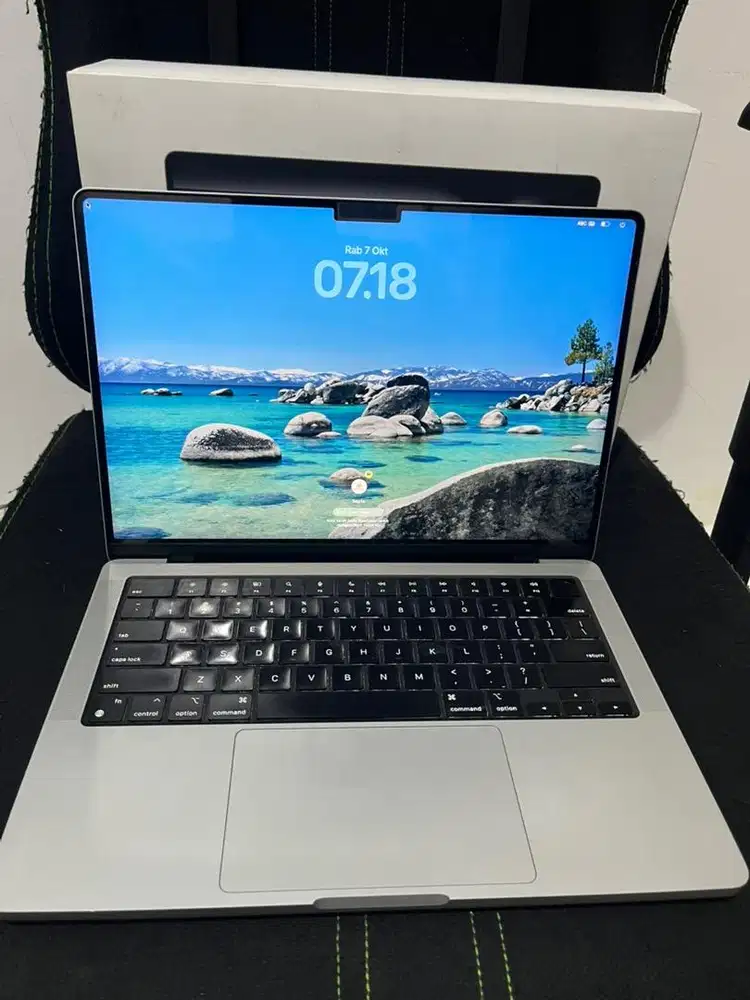Macbook Pro 14 inc M3 Ex resmi ibox tahun 2023 Fullset 8/512 gb