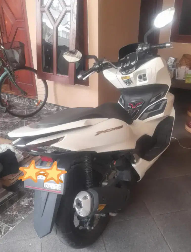 Dijual honda PCX 160cc ABS warna putih tahun 2023