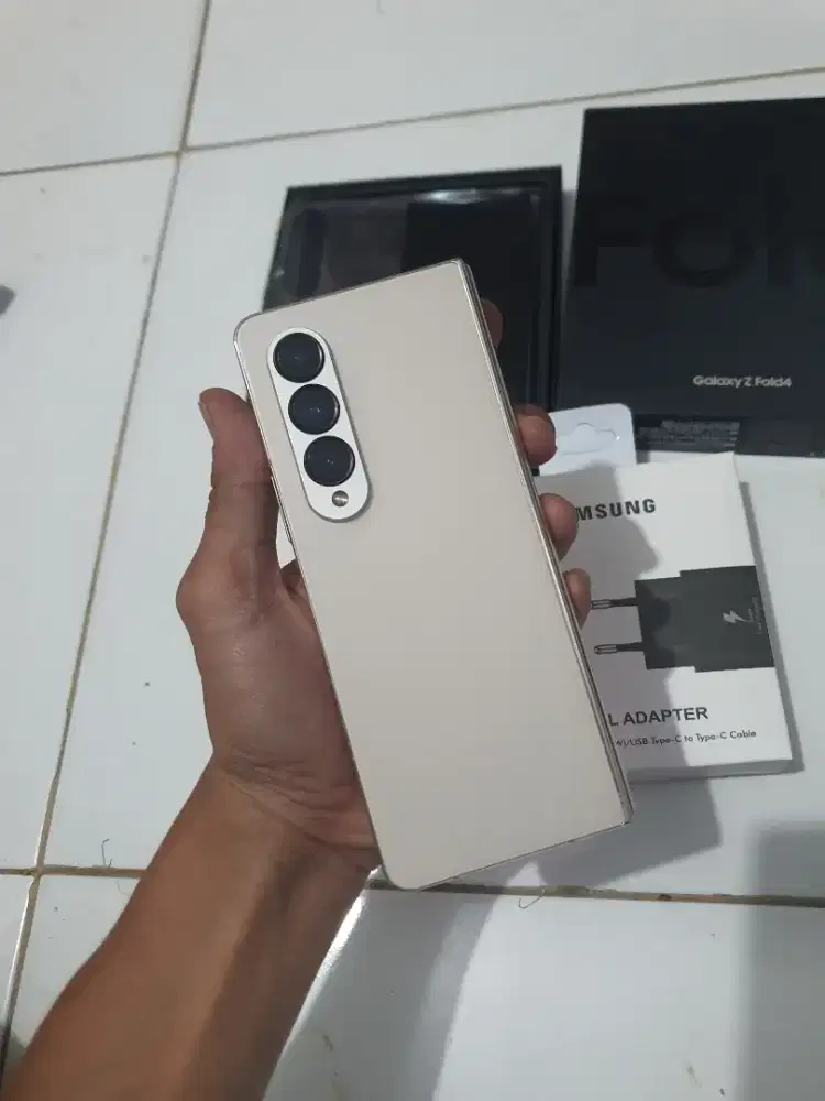 Samsung Z Fold 4 Beige