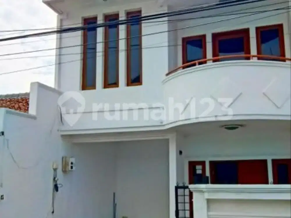 Murah! Rumah 2 lantai di Taman di Taman Kopo Indah 1 - dekat ke Mainroad