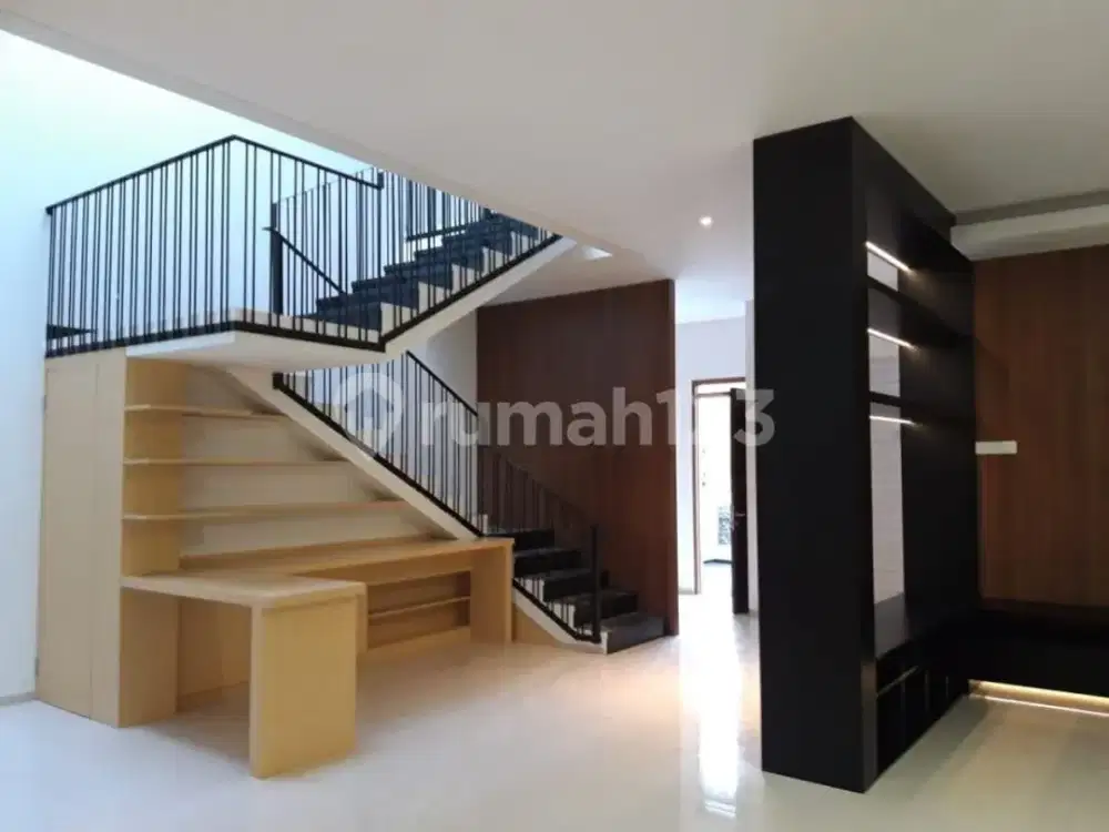 Rumah Baru Singgasana Pradana
One Gate System - Cluster Ekslusive
Row Jalan Sangat lebar