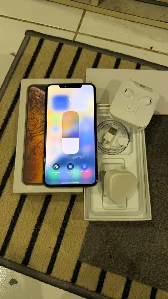 Iphone Xsmax 256GB Gold Lengkap Terdaftar