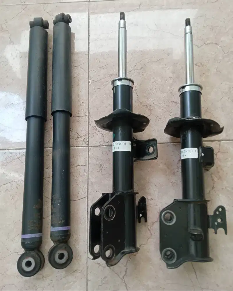 Shockbreaker original Toyota Calya depan dan belakang di Cikarang