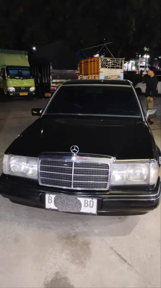 Mobil Bekas - Mercedes Benz e 200 manual