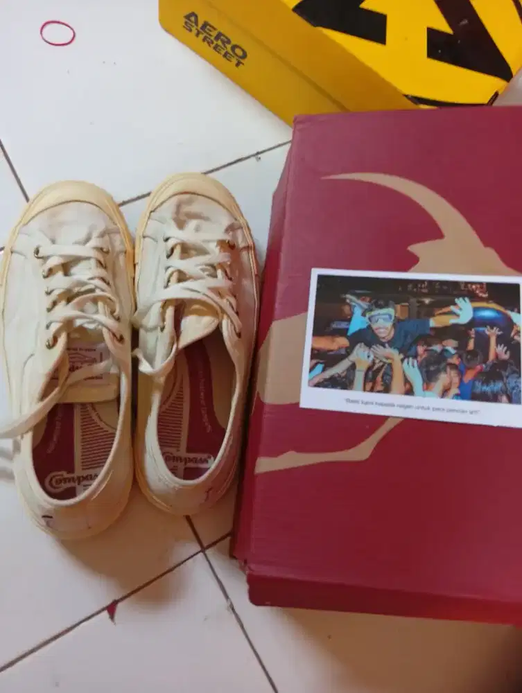 sepatu compass gazelle low cream