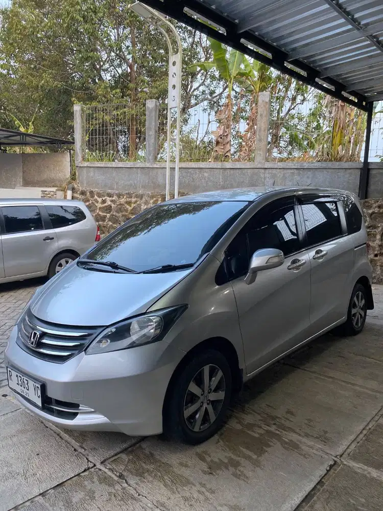 DIJUAL HONDA FREAD psd 2011 metic