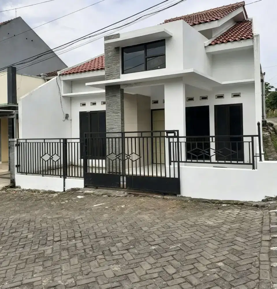 Dijual rumah 1,5 lantai siap huni Bumirejo banyumanik