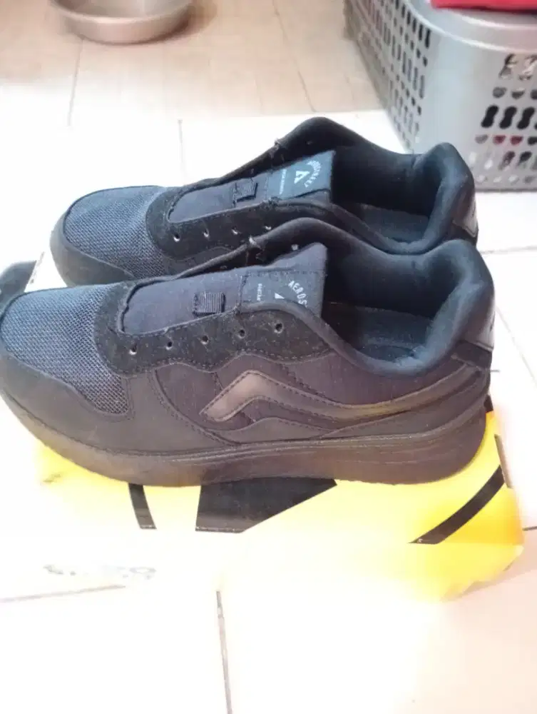 Aerostreet Massive Evo l Hitam Hitam  Sepatu Sneakers Casual