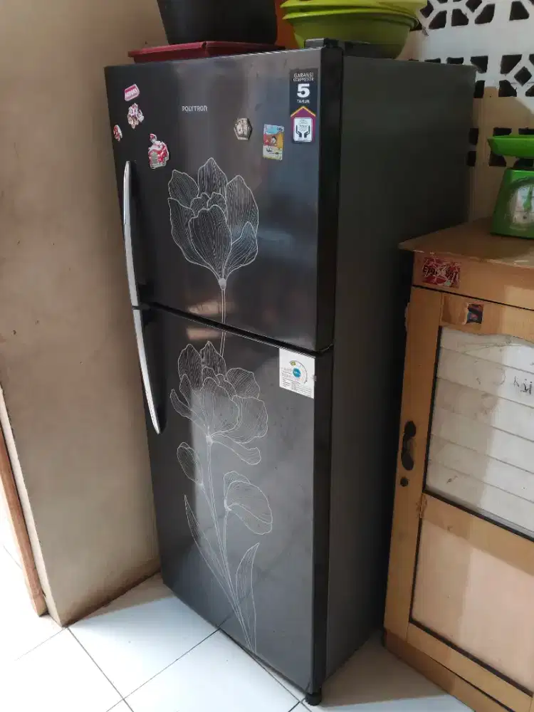 kulkas polytron 2 pintu 210L PRB-217