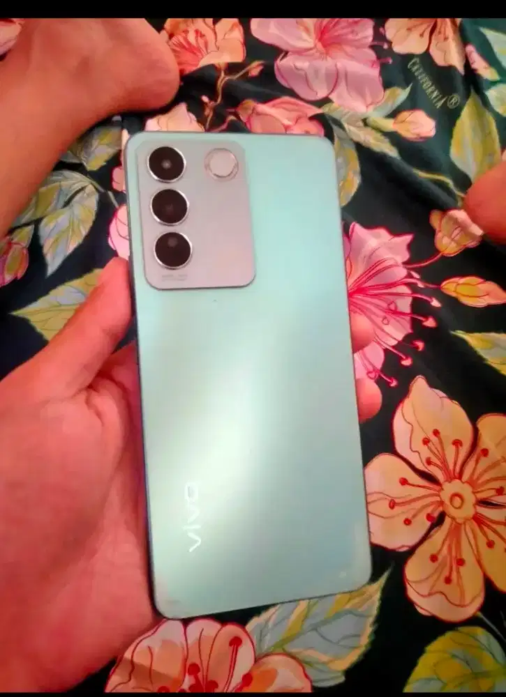 Vivo v27e  ram 8+8/256