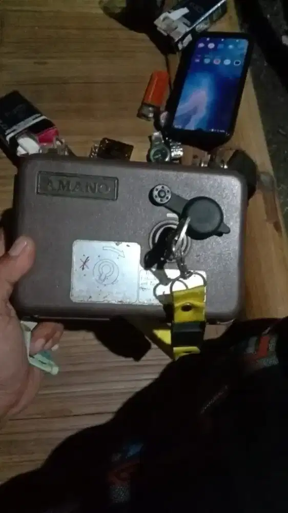 Menerima alat ex kantor