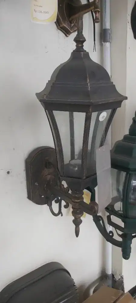 LAMPU DINDING DELMAN