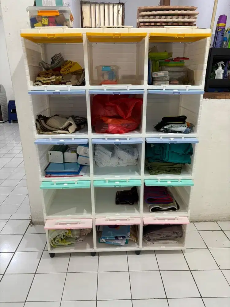 Lemari baju anak