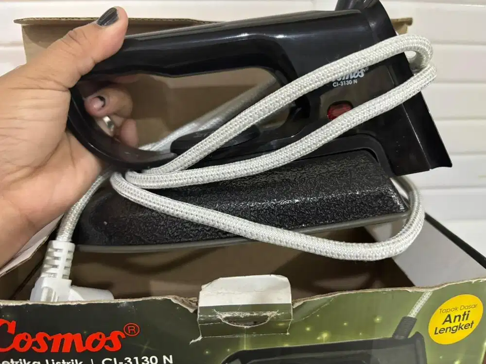 Setrika pakaian hanya dipakai beberapa kali saja