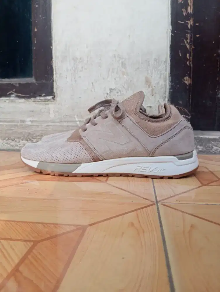 Sepatu second nb 247