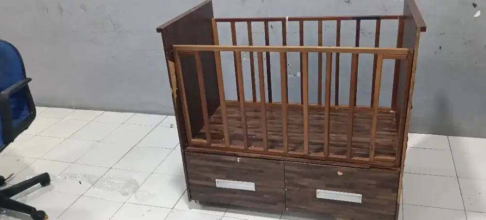 Perlengkapan bayi dan anak